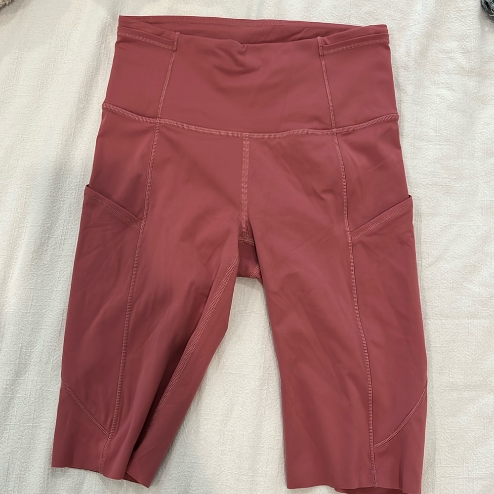 Lululemon 8" bike shorts with pockets
